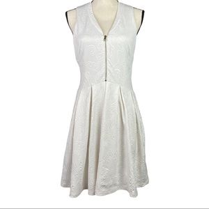 Guess V-Neck Sleeveless Pleated Embossed Fit and Flare Dress. Size 6